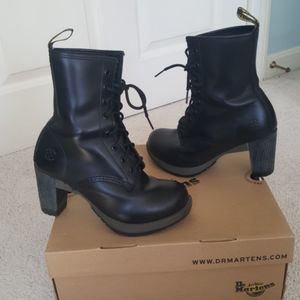 Dr. Martens Darcie boots size 6M US